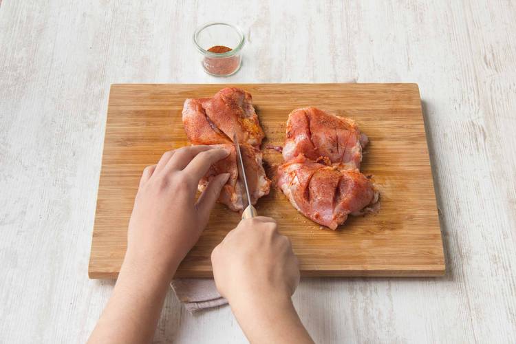 Entailler les cuisses de poulet