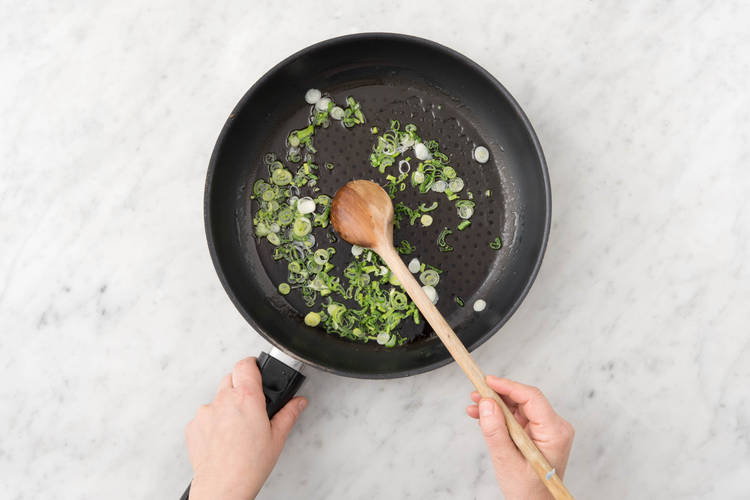 Cuire les jeunes oignons