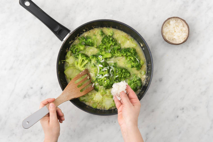 Ajouter ⅓ du fromage mi-vieux