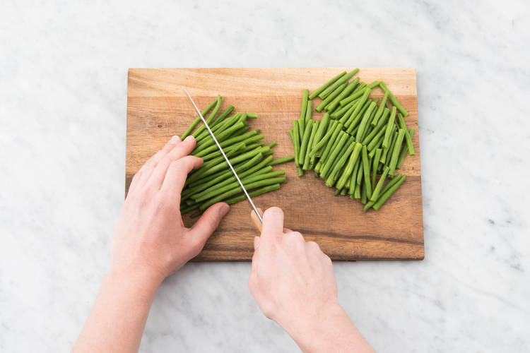 Découper les haricots verts