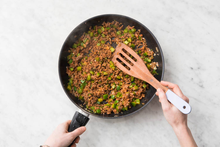 Cuire le haché et les légumes