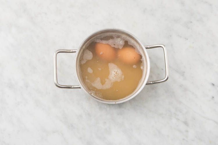 Cuire le riz et l'oeuf