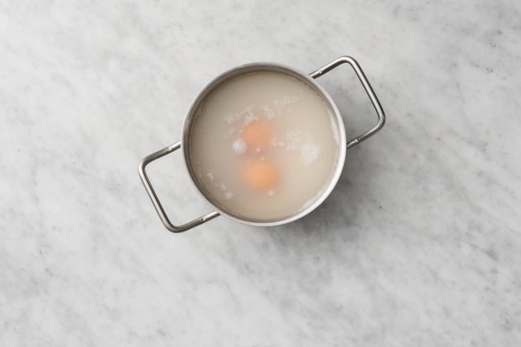 Cuire le riz et l'oeuf