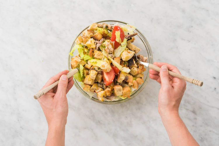 MÉLANGER LA PANZANELLA