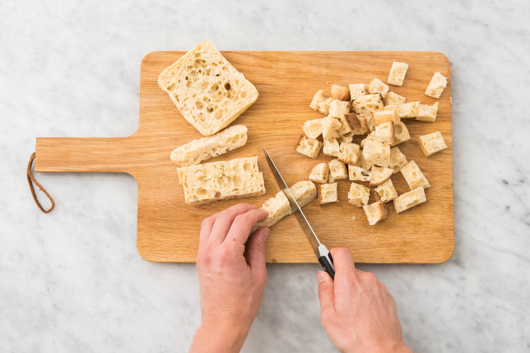 PRÉPARER LES CROÛTONS