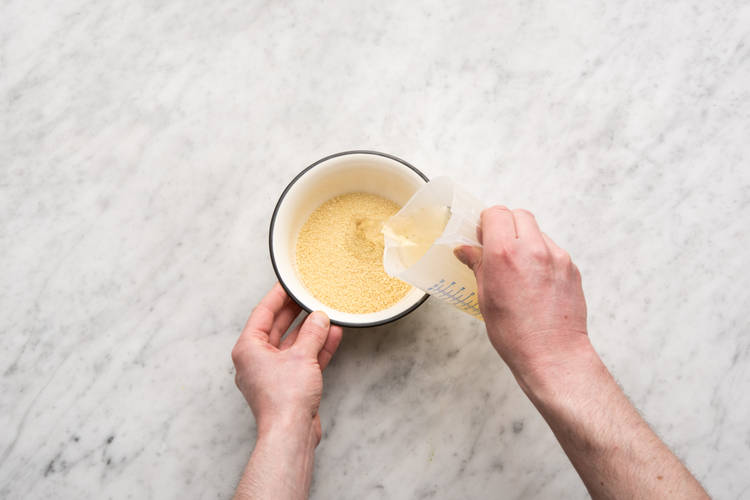 Faire tremper la semoule