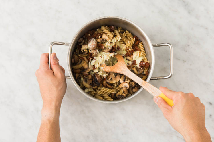 Mélanger les pâtes