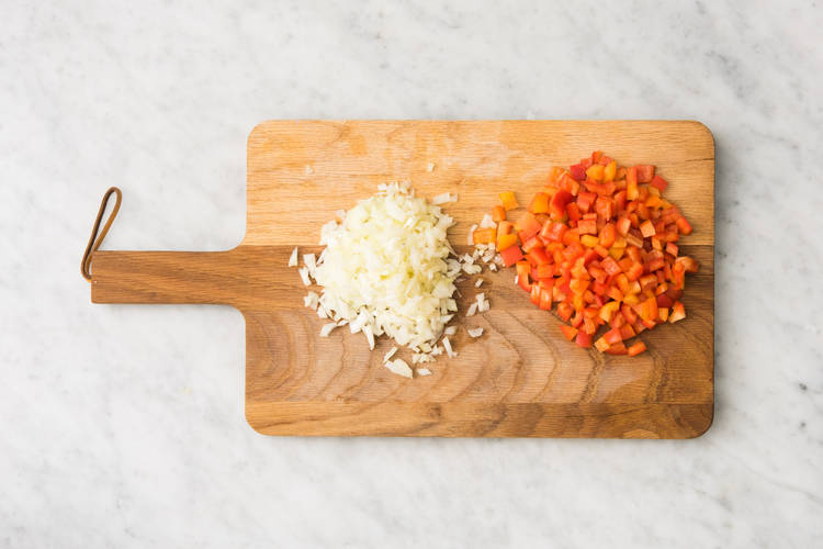 Paprika en ui snijden