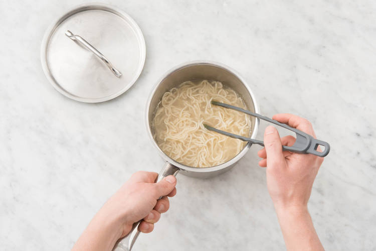 Noedels koken