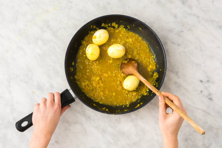 Préparer la sauce au curry