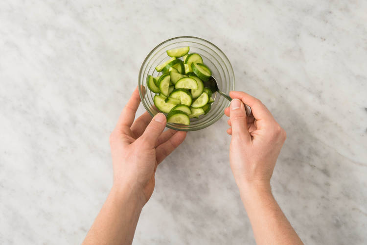 Préparer la salade de concombre