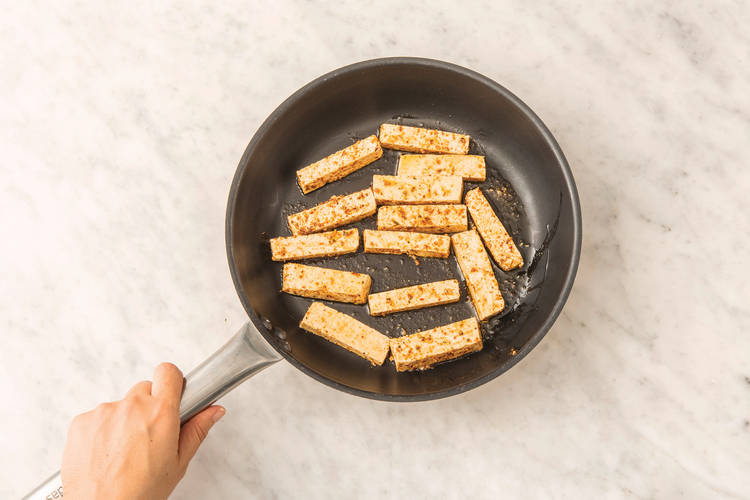 Fry the tofu