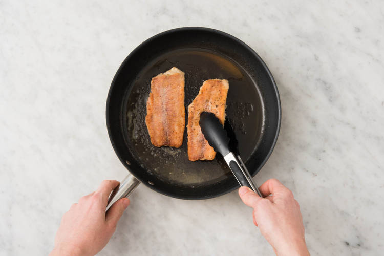 Lachs anbraten
