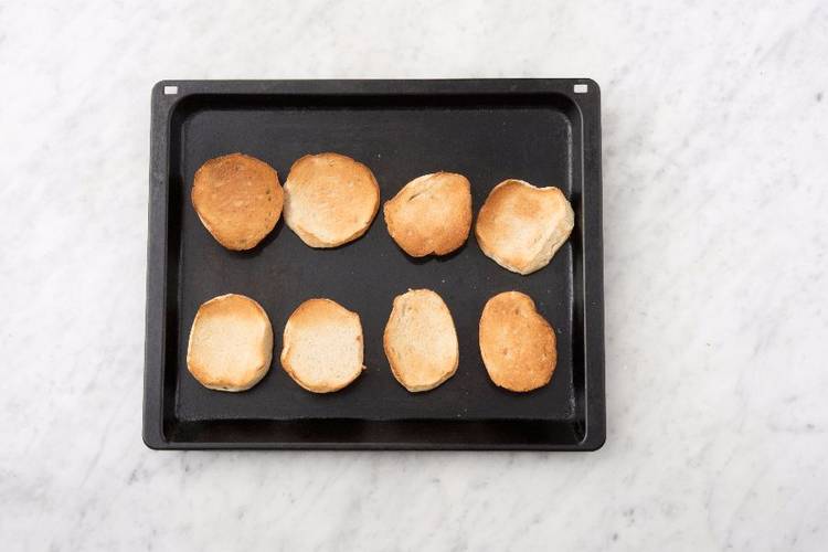 Make Salad and Toast Buns