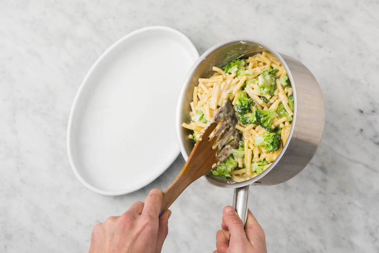 Soße und Pasta vereinen