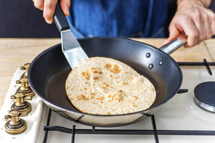 MAKE THE CHAPATIS