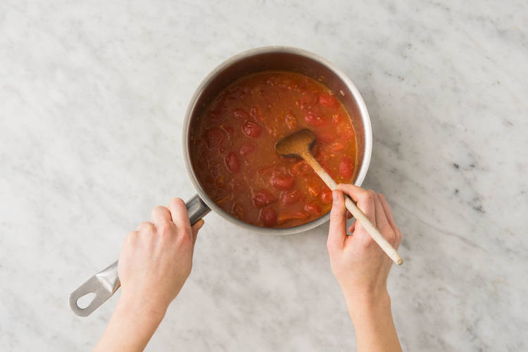 Préparer la sauce tomate