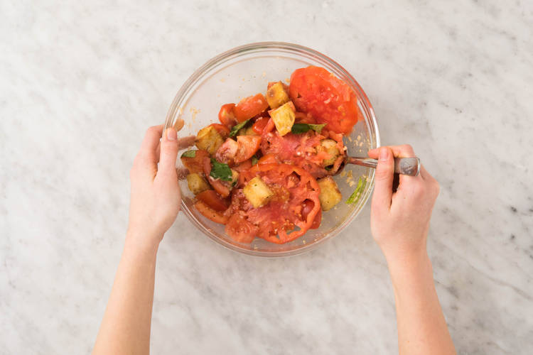 Préparer la panzanella