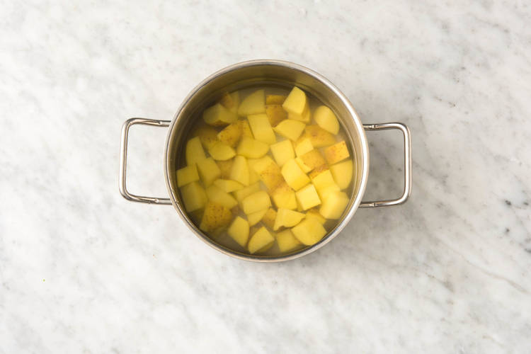 2 CUIRE LES POMMES DE TERRE