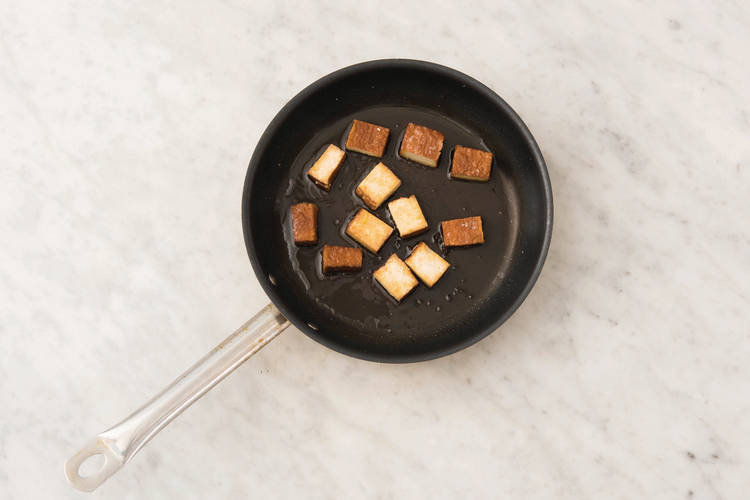 Fry the tofu