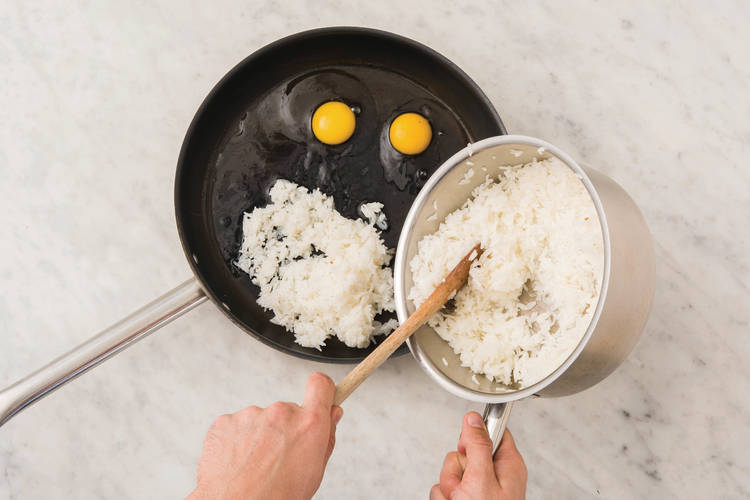 Fry the rice &eggs