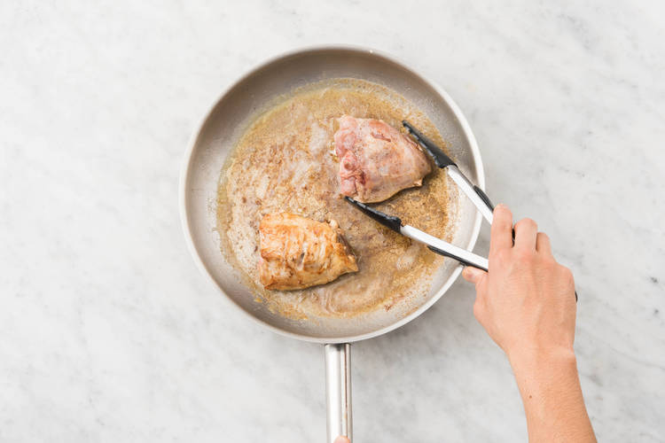 Cuire les lardons et le poulet