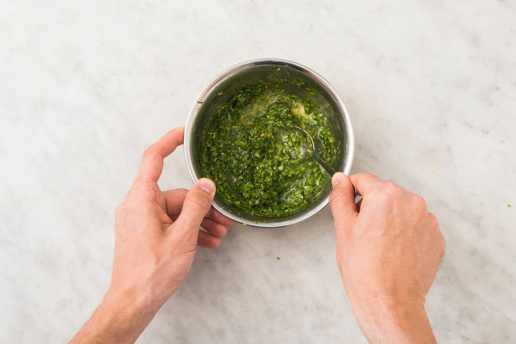5 MAKE CHIMICHURRI