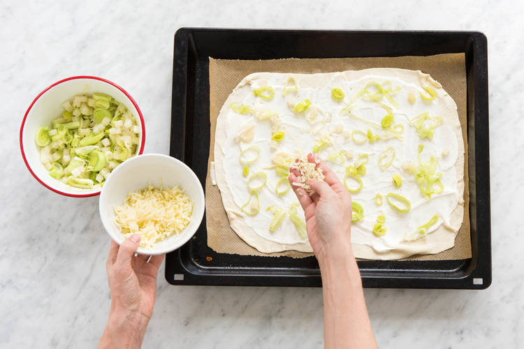 FLAMMKUCHEN VORBEREITEN