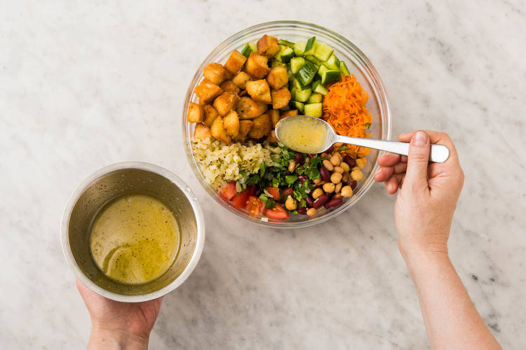 4 ASSEMBLER LA SALADE