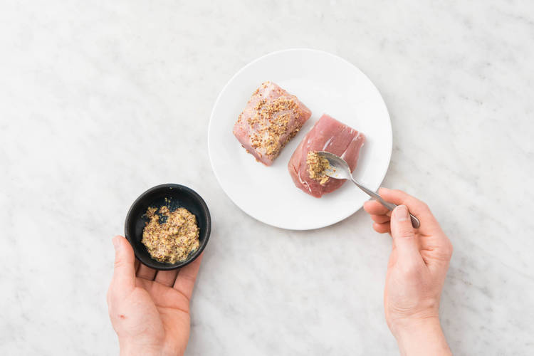 SCHWEINEFILETS PANIEREN