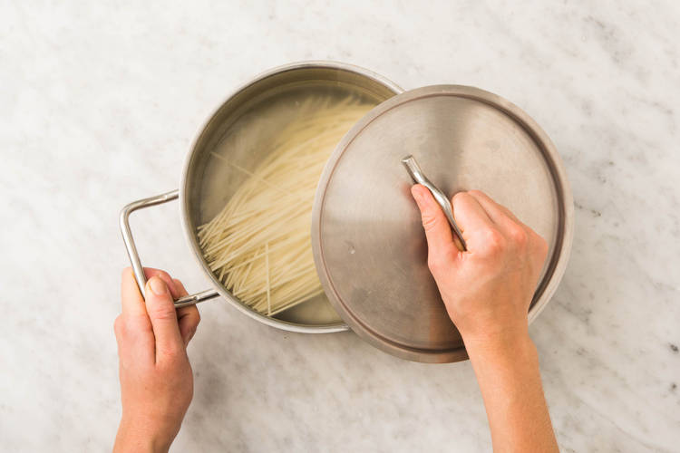Noedels koken