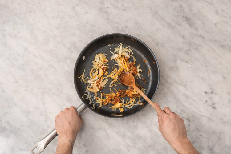 MAKE THE CURRY BASE