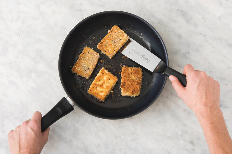 Fry the tofu