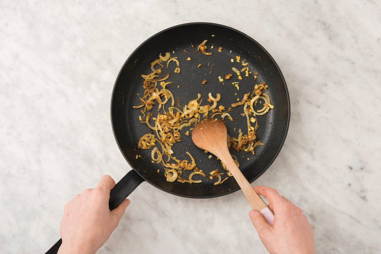 MAKE THE CURRY BASE