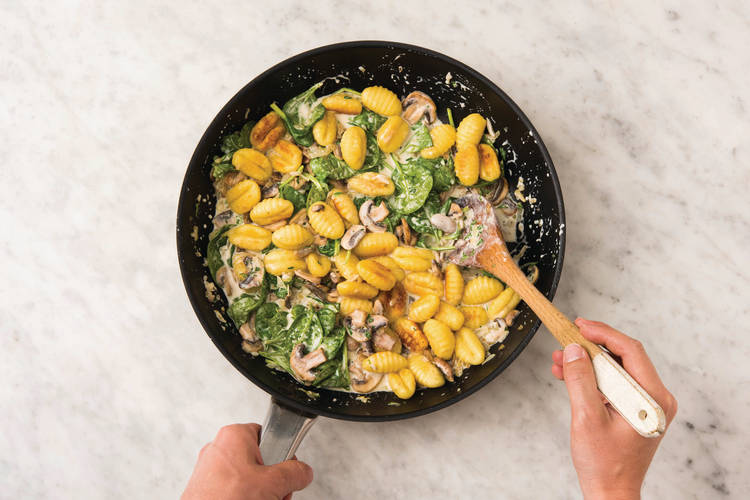 Add sauce to the gnocchi