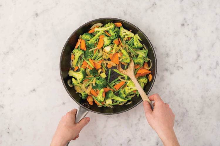 MAKE THE CURRY BASE