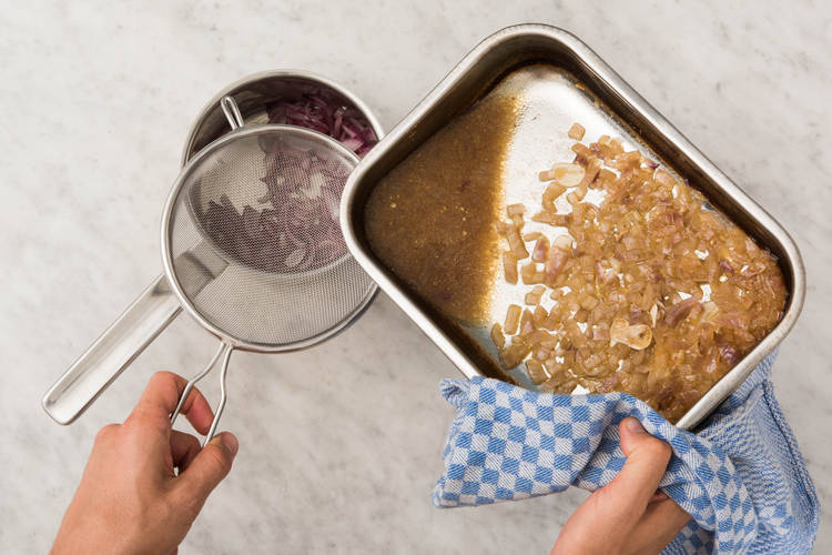 Sosse kochen und anrichten