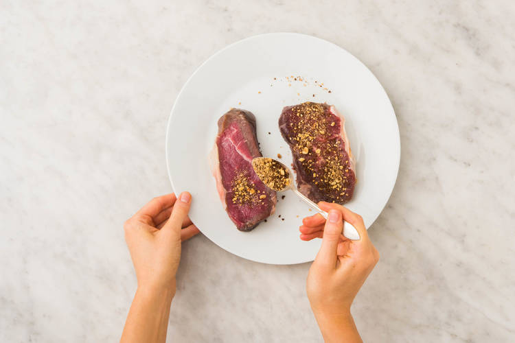 3 PRÉPARER LES STEAKS