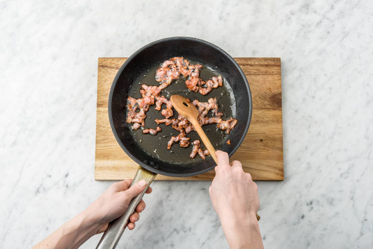 Cuire les haricots et les lardons