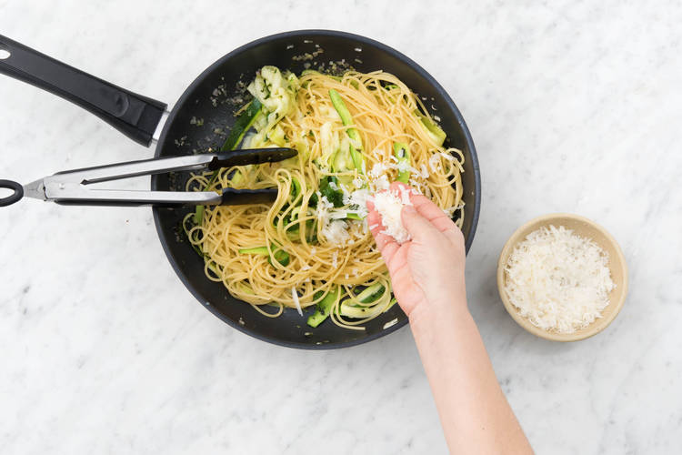 Mélanger les spaghetti