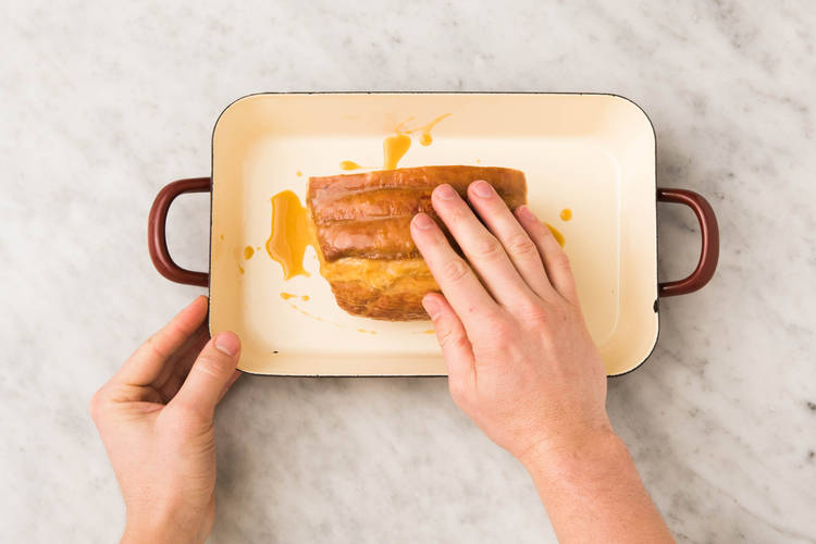 SCHWEINEBRATEN GLASIEREN