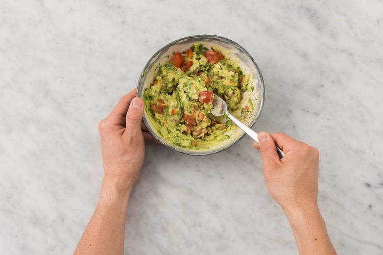 avoado-salsa zubereiten