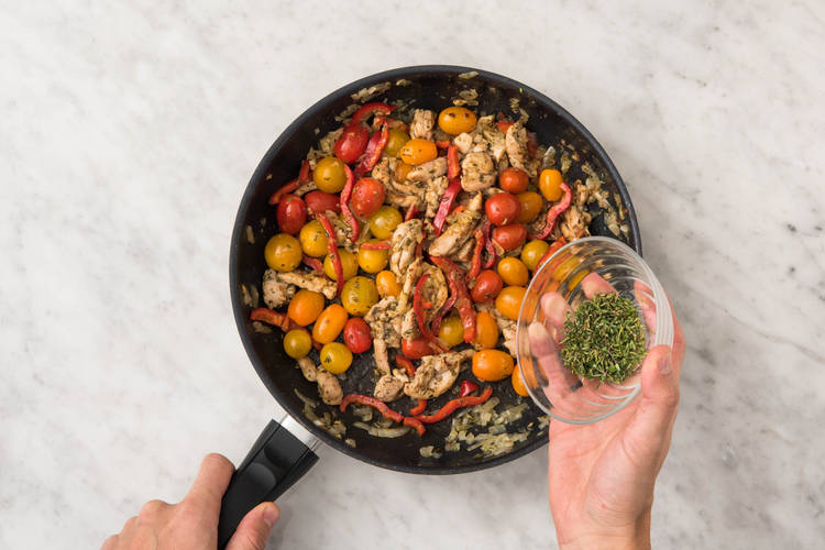 Cuire le poulet et les légumes