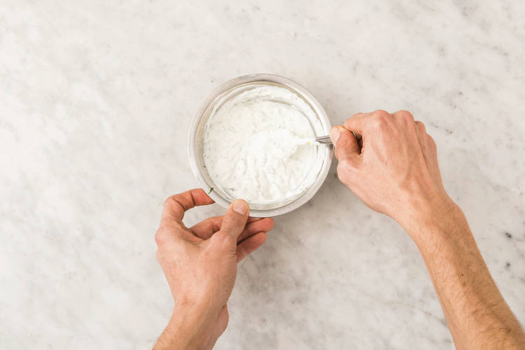 Make yoghurt drizzle