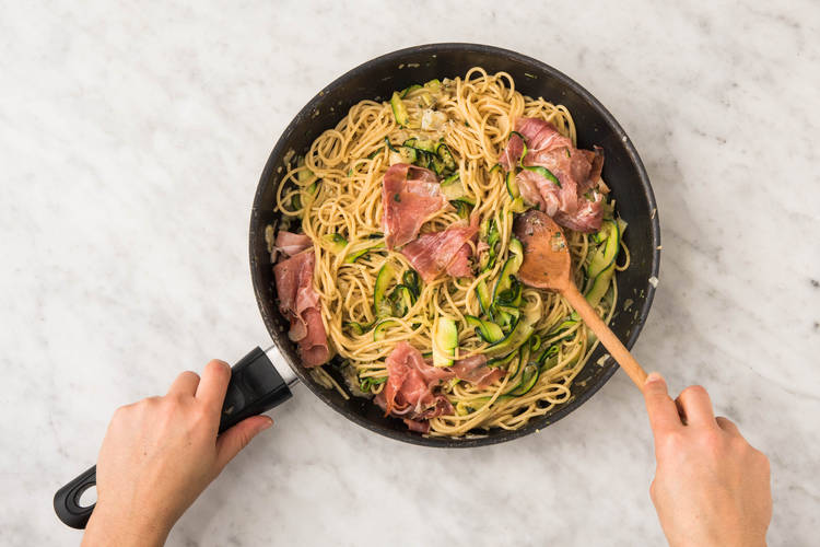 Mélanger les spaghetti