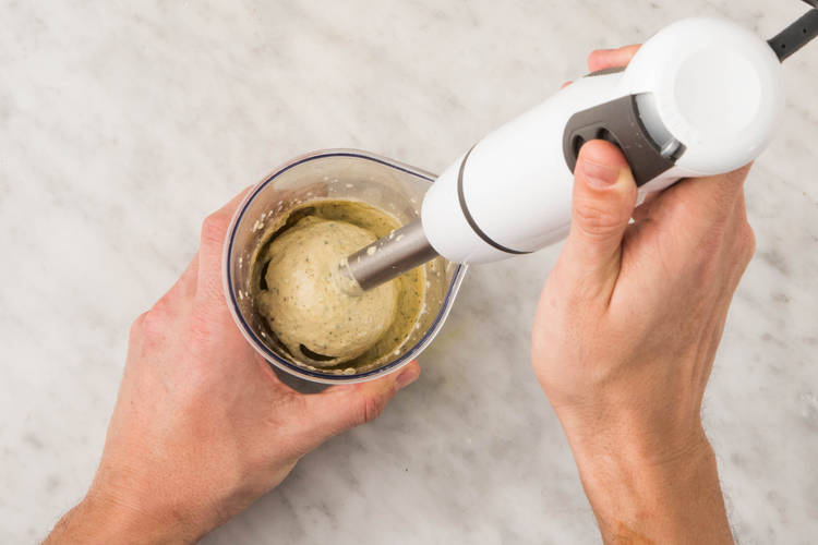 Préparer la sauce à la courgette