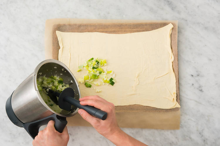 FLAMMKUCHEN ZUBEREITEN