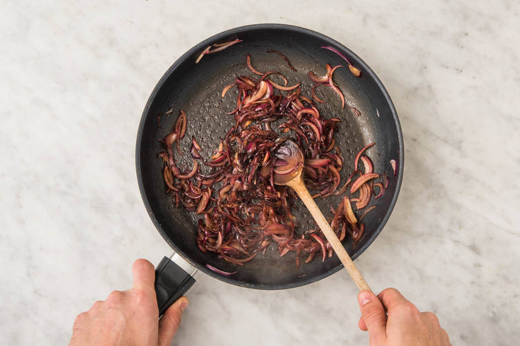 Zwiebeln karamellisieren