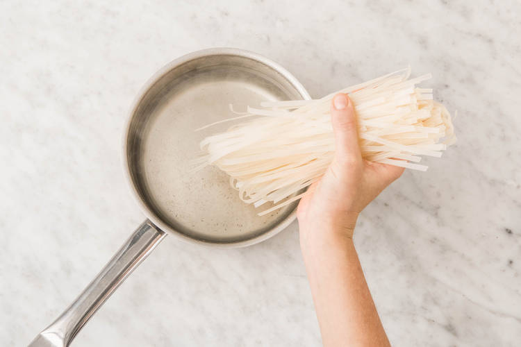 Rijstnoedels koken