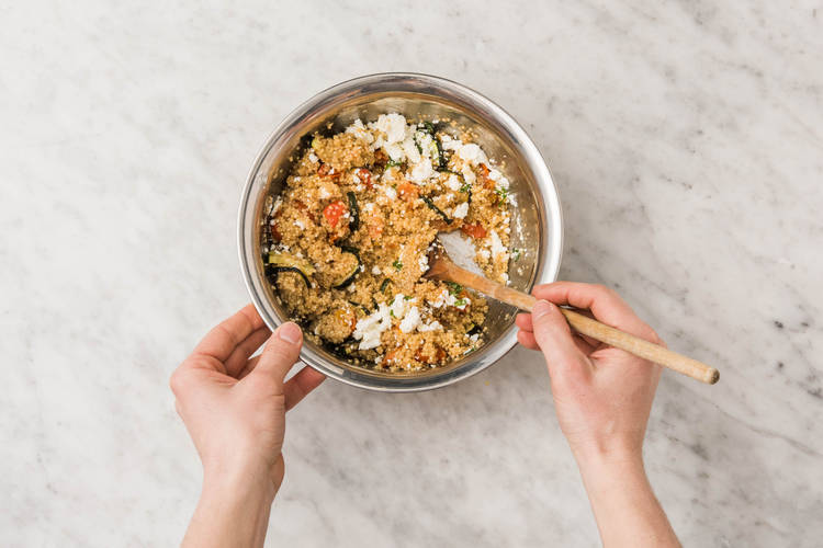 Mélanger le quinoa